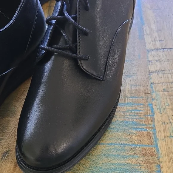 Cole Haan Men's Classic Black Oxfords - Picture 2 of 8